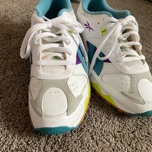 Reebok shoes only have been worn a few times but looks perfectly new
